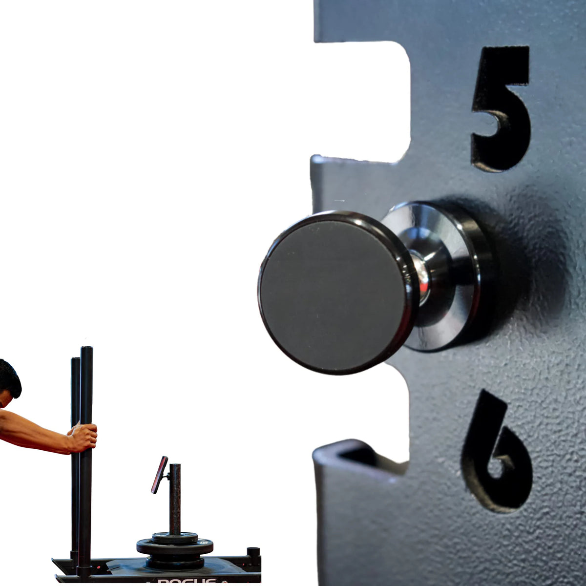 RACKD MagMount negro fijado a un rack de gimnasio